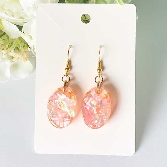 ⭐️2/$25 HANDCRAFTED DANGLE HOOK RESIN EARRINGS - Picture 2 of 4